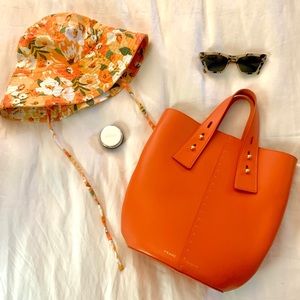 Frame // 🍊 Medium Les Second Vase Leather Bag